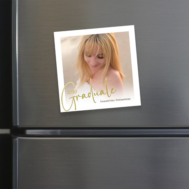 Convite Magnética de Fotografias de Script Dourado Minimal (Graduation photo template. )