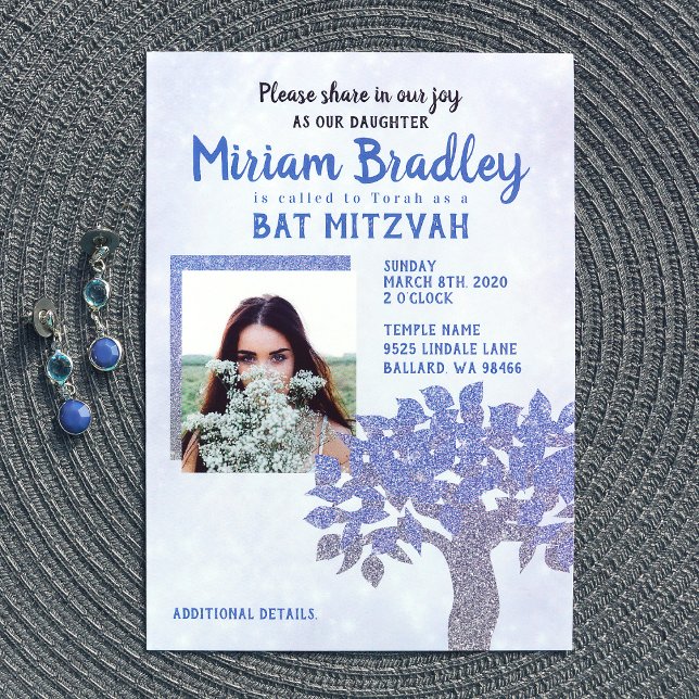 Convite Mitzvah à Árvore Glitter Azul e Silver (light blue, silver glitter tree of life bat mitzvah invitation)