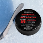 Convite Mitzvah ao Bar Redondo de Hockey Puck<br><div class="desc">Estes convites casuais de chic são perfeitos para qualquer celebração de Bar desportivo Mitzvah. Cada linha de texto é perfeitamente personalizável para dizer exatamente o que você quer! Encontre produtos coordenadores na Coleção de Esportes Mitzvah do Bar.</div>