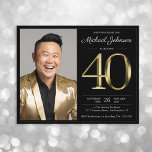 Convite para aniversário de 40 anos de Orçamento d<br><div class="desc">Convite para aniversário de 40 anos de Orçamento de Foto Dourado Preto. Prepare-se para uma festa de aniversário de marcos inesquecível com este convite elegante e sofisticado! Apresentando um texto de ouro sólido que gritar elegância e classe, este design é sobre celebrar no estilo. A tipografia rica e dourada se...</div>