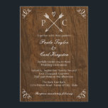 Convite para Casamento de Árvores Russas<br><div class="desc">Este convite apresenta uma textura de latido de árvore no fundo para uma sensação rústica e quente. Há duas setas cruzadas no topo com um coração e as iniciais da noiva e do noivo. As decorações de giro no canto adicionam um toque de na moda. Este convite é modesto mas...</div>