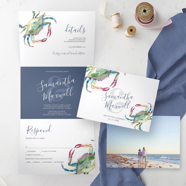 Convite para Casamento de Praia de Triplo de Caran (All in one beach wedding invitation features watercolor blue crab art by Victoria Grigaliunas)