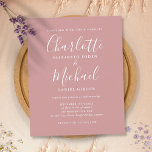 Convite para Casamento de Script Rosa Chic Dusty<br><div class="desc">Apresentando nomes de estilo de assinatura,  este elegante convite de casamento de rosa empoeirado de orçamento pode ser personalizado com suas informações em cartaz chic. Projetado por Thisnotme©</div>