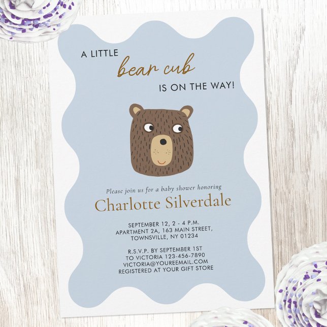 Convite para Chá de fraldas de Urso Pequeno (Cute little bear cub personalized custom text baby shower invitation)