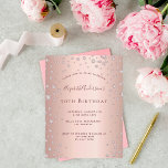 convite para diamantes de rosa festa de aniversári<br><div class="desc">Um convite moderno, na moda e glamouroso para a 50ª festa de aniversário (ou qualquer idade) da mulher. Um fundo metálico rosa dourado falso com uma elegante borrifa rosa de diamante dourado. O nome é escrito com um moderno e escuro, rosa dourado, escrito com letra de estilo manuscrito. Modelos para...</div>