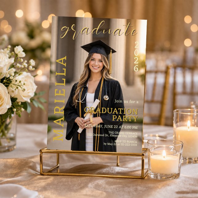 Convite para Festa de Fotos de Formatura de Doutor (Elegant doctor graduation photo invite with soft gold details and modern layout.)