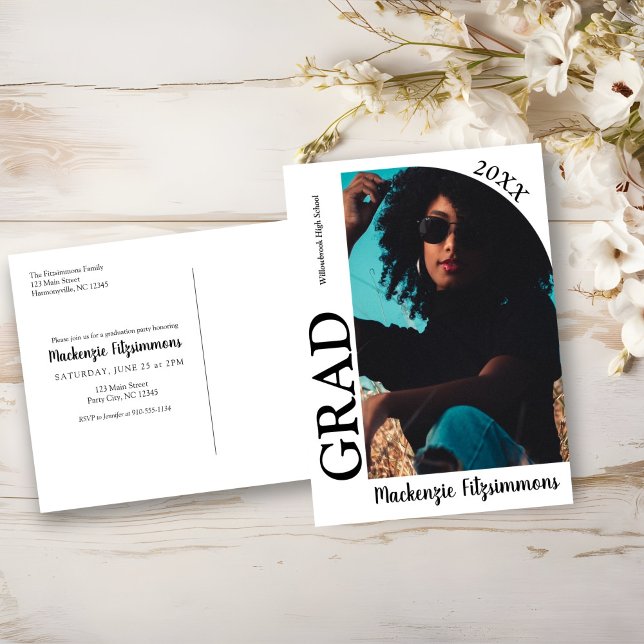 Convite para Graduação de Fotos em Arco Moderno (White Modern Arch Photo Graduation Invitation Postcard)