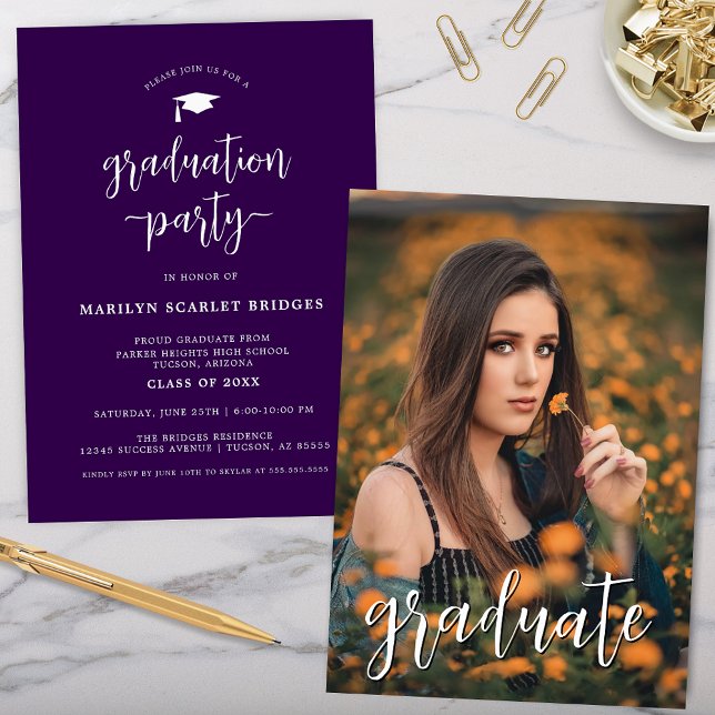 Convite para Graduação de Script Moderno Simples R (purple graduation party invitation with simple modern typography and photo of graduate on the back)