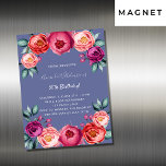 Convite para íman floral azul-rosa de aniversário<br><div class="desc">Um cartão magnético de convite elegante para uma festa de aniversário de 50ª (ou qualquer idade). Com flores rosadas,  roxas e rosa douradas,  cor-de-água,  florais como decoração. Um fundo azul de tendência. O nome é escrito com um script de estilo manuscrito.</div>