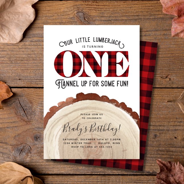 Convite para o primeiro aniversário da Xadrez Verm (Celebrate your little lumberjack’s big day with this red plaid first birthday invitation.)