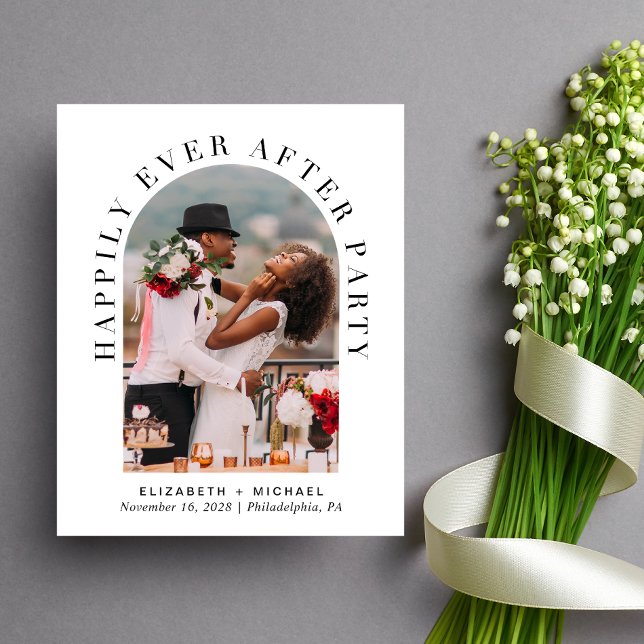 Convite para Recepção de casamento de Código QR de (Celebrate your love story with an invitation showcasing your favorite photo in an elegant arch frame)