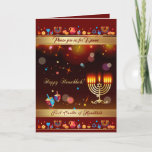 Convite Primeira Vela do Festival de Luzes de Chanucá<br><div class="desc">Primeira Vela de Hanukkah. Feliz Festival Hanukkah de luzes Convite de festas Belo Cartão de Feriado Judeu. Os antecedentes judeus de Holiday Chanukkah com os símbolos decorativos tradicionais de Chanuka - sonhos de madeira (rodando no topo), rosquinhas, menorah de hanukkiah, velas, estrela de David e padrão de ouro de papel...</div>