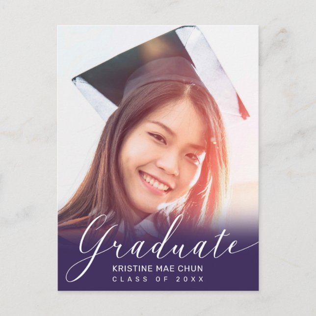 Convite Roxo de Graduação com Foto e Letra Moderna (Frente)