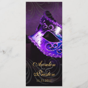 Convite roxo do programa do casamento do mascarada