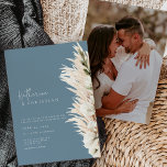 Convite Rustic Blue Modern Foto para Casamento<br><div class="desc">A design apresenta um moderno,  mas simples,  roteiro de caligrafia com sotaques florais boêmicos pampas criando um display elegantemente rústico. Uma escolha ideal para qualquer local de casamento moderno,  seja primavera,  verão,  inverno ou outono.</div>