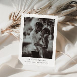 Convite Texto e Foto Elegante Simples | Salvar a data<br><div class="desc">Esse casamento minimalista e elegante salva a data em que os cartões magnéticos apresentam um texto preto moderno sobre um fundo branco limpo,  com sua foto pessoal. Uma aparência simples e na moda.</div>