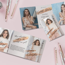 Convite Tri-Fold Dourado Rosa para Formatura de 4 