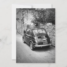 Veículo FIAT 500 a preto e branco