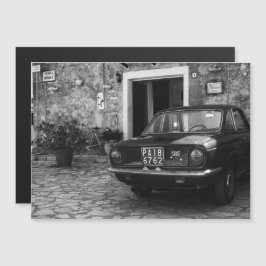 Convite Veículo Vintage FIAT em Itália, em monocromo