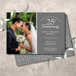 Convites 25 Foto de Casamento de Aniversário Silver Confett<br><div class="desc">Personalize com sua foto favorita de casamento e seus detalhes especiais de comemoração de 25 de prata em tipografia branca em prata. O reverso apresenta corações de amor prateado confetti. Projetado por Thisnotme©</div>