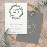 Convites 25 Silver Casamento Aniversário Greenery Garland<br><div class="desc">Com uma elegante granja floral floral,  este convite de 25 de casamento botânico pode ser personalizado com sua informação especial de aniversário de prata. O inverso apresenta uma "greenery garland" combinando as datas de aniversário com um texto elegante e branco sobre um fundo prateado. Projetado por Thisnotme©</div>