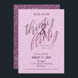 Convites 30 e aniversário sujo<br><div class="desc">Comemore um trigésimo aniversário com este convite divertido e elegante. Escrita moderna cor-de-rosa e morango e um pouco de brilho deram o tom para uma festa divertida e festiva pelos seus 30 anos! Você pode personalizar este convite para enviar com todos os seus importantes detalhes do partido, que também contêm...</div>