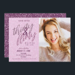 Convites 30 e aniversário sujo<br><div class="desc">Comemore um trigésimo aniversário com este convite divertido e elegante. Escrita moderna rosa e amora, um pouco de brilho e uma fotografia divertida dão o tom para uma festa divertida e festiva pelos seus 30 anos! Você pode personalizar este convite para enviar com todos os seus importantes detalhes do partido,...</div>