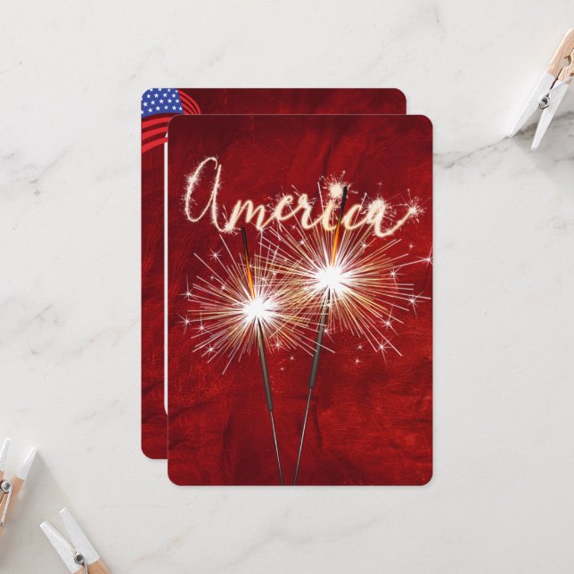 Convites 4 de julho do Partido Sparkler on Red (Frente/Verso In Situ)