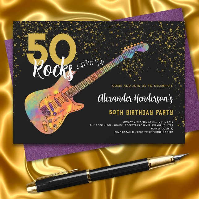Convites 50ª Festa de aniversário 50 Rochas com brilho Dour (Rock and roll 50th black and gold glitter birthday party invitation with funky electric guitar)
