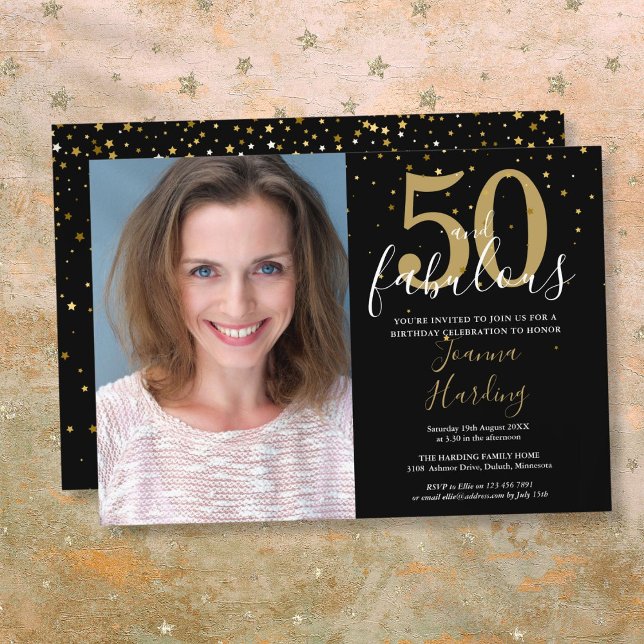 Convites 50 e Fabulosa Foto Dourada de 50.º Aniversário do  (50 and Fabulous Gold Black 50th Birthday Photo Invitation)