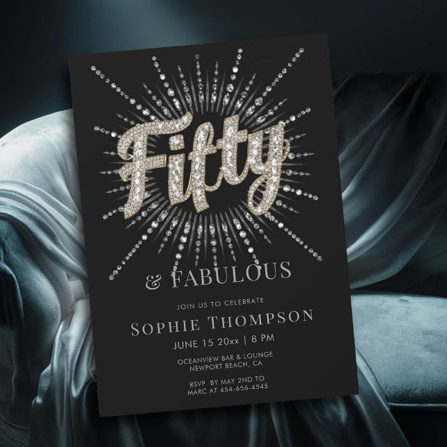 Convites 50 Fabuloso Glitter Burst Black 50º Aniversário (50 and fabulous glitter glam modern black invitation)