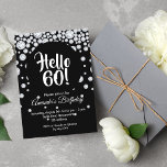Convites 60ª festa de aniversário de diamantes brancos saud<br><div class="desc">Um convite de festas elegante e glamouroso para a 60ª festa de aniversário para uma garota. Diamantes falsos em um fundo preto. Um grande círculo de cor preta com texto moderno com letra de estilo: Olá 60! Modelos para informações sobre a sua parte. Cartas brancas.</div>
