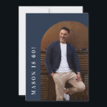 Convites 60ª fotografia de arco simples festa de aniversári<br><div class="desc">60° convite de aniversário simples moderno. Design de tipografia azul marinho moderna elegante.</div>