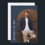 Convites 60ª fotografia de arco simples festa de aniversári<br><div class="desc">60° convite de aniversário simples moderno. Design de tipografia azul marinho moderna elegante.</div>