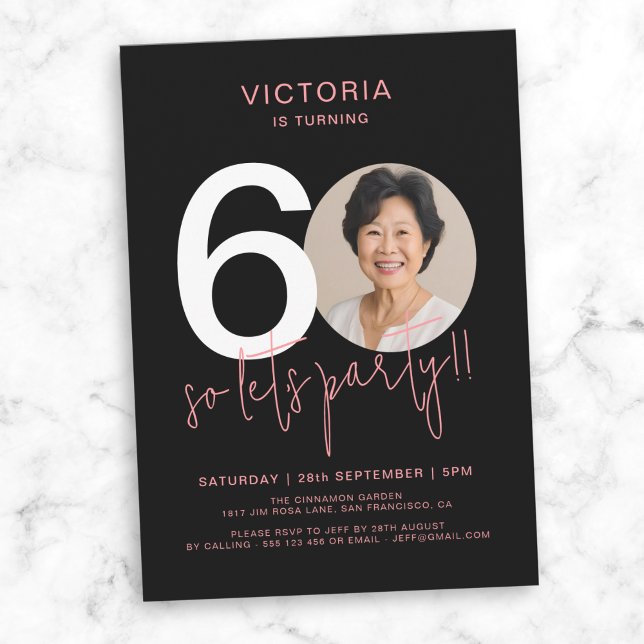 Convites 60º aniversário do Rosa Negro Moderno (Modern Black Pink Photo 60th Birthday Invitation)