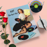 Convites 60º aniversário do Vinyl Records Music Notes Pin U<br><div class="desc">Menina sexy vestindo estocagem preta e cinto de segurança. Ela está escolhendo de seus álbuns favoritos para sua celebração de aniversário. Uma garota bonita,  design de Gil Elvgren. Não é o 60º aniversário dela? Personalize texto e fonte para o aniversário do seu Pinup. .</div>