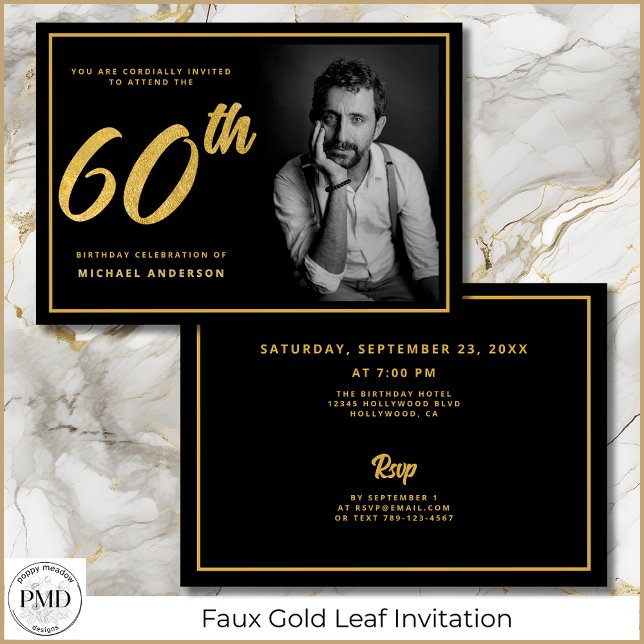 Convites 60º aniversário Foto Dourada Elegante Preto (60th Birthday Black and Gold Photo Invitation with Faux Gold Leaf, Party Details on the Back.)