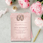 Convites 60º Aniversário, gotas de rosa dourado<br><div class="desc">Um convite moderno, na moda e glamouroso para uma 60ª festa de aniversário. Um fundo metálico rosa dourado falso com um brilho elegante rosa dourado, pintura gota-a-gota. O nome é escrito com um moderno e escuro, rosa dourado, escrito com letra de estilo manuscrito. Personalize e adicione os detalhes da sua...</div>