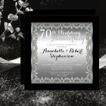 Convites 70 Silver Elegante e Aniversário de Ouros<br><div class="desc">Opulent elegance frames este design de convite de aniversário de casamento em um único design de diamante em escala com diamantes de lágrima central com faíscas adicionadas. O texto também é gradado para efeito. Design original por Holiday Hearts Design (todos os direitos reservados). Se você precisar de assistência ao design...</div>