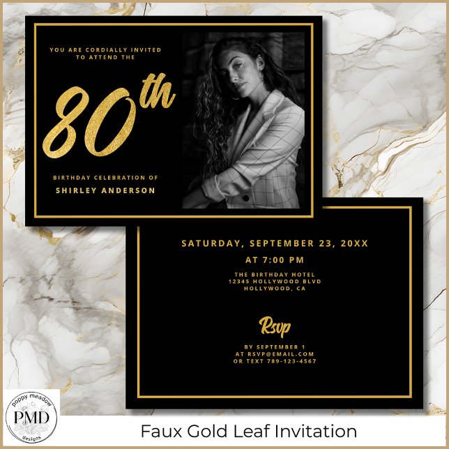Convites 80 Birthday Elegante Foto Negra Folha Dourada (80th Birthday Elegant Photo Black and Faux Gold Leaf Invitation with Party Details on the Back.)