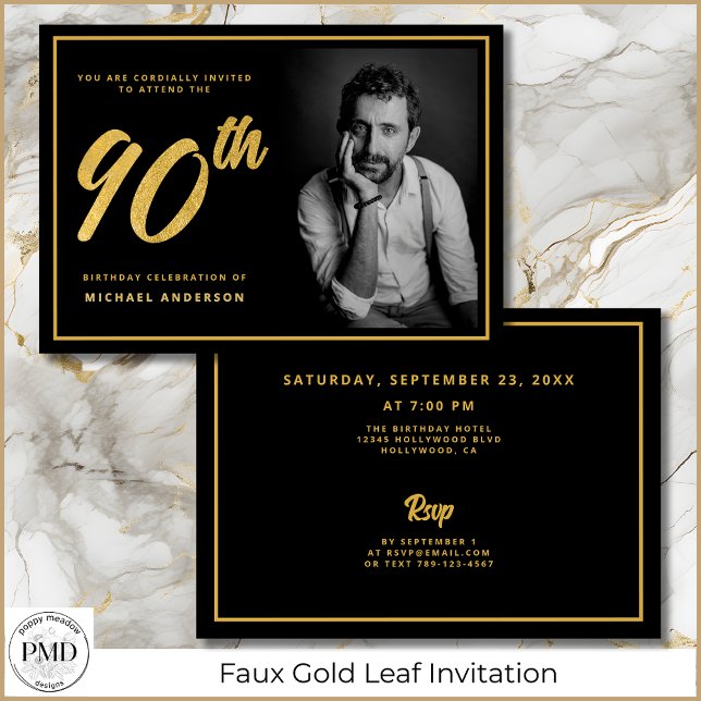 Convites 90 Birthday Elegant Photo Black Dourado (90th Birthday Elegant Photo Black with Faux Gold Leaf Invitation with Details on the Back.)