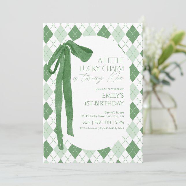 Convites A Little Lucky Charm Is Turning One Invitation (Em pé/Frente)