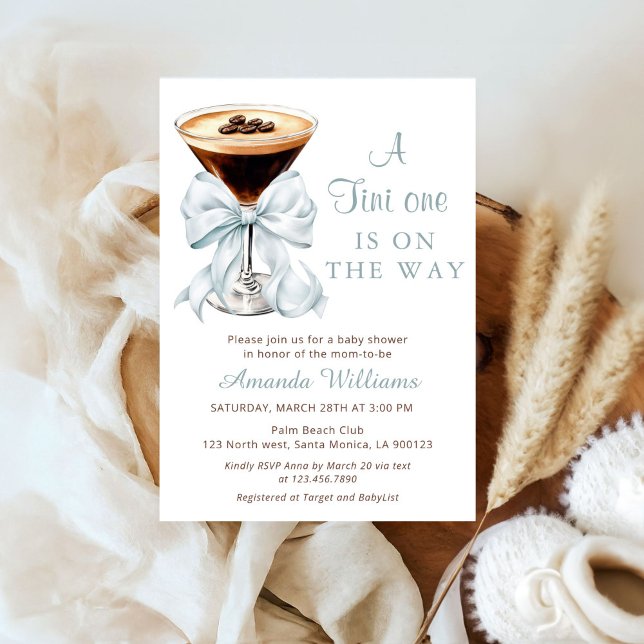 Convites A Tini One On The Way Espresso Martini (A tini one is on the way Espresso Martini Baby Shower Invitation)