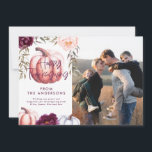 Convites abóbora cai roxa foto de ação de graças<br><div class="desc">Floral e abóbora caem no cartão com fotos de Ação de Graças em roxo e pêssego. Com belas design de floral,  folhagem e abóbora. Design de outono/outono ideal.</div>