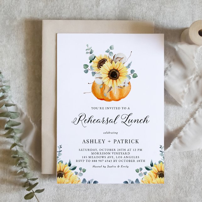 Convites Abóbora e girassóis caem no almoço de ensaio (Customizable fall rehearsal lunch invitation featuring watercolor pumpkin, sunflowers and greenery.)
