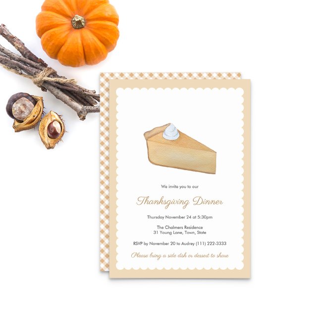 Convites Ação de Graças de Pumpkin Pie ou AmigosJantando (Watercolor Pumpkin Pie Slice Friendsgiving Or  Thanksgiving Invitation With Scalloped effect border)