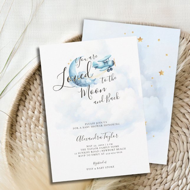 Convites Adorava o Chá de Bebê-Rapaz das Nuvens Azuis Lua (loved to the moon baby boy shower invitation airplane blue clouds gold stars watercolor cute sweet)