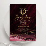 Convites Agate Burgundy Dourada aniversário de 40 anos<br><div class="desc">Borgonha e convite de festas de ouro agata. Elegante design moderno, com a cor da água do vinho tinto-escuro de marsala, com o fundo geode do mármore, o dourado falso brilho e o guião tipográfico. Trendy convida o cartão perfeito para uma comemoração de dia das mulheres na moda. Impressos convites...</div>