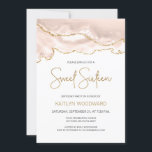Convites Agate Dourado de marfim doce 16 Festa de aniversár<br><div class="desc">Este convite de aniversário de 16 anos da Trendy apresenta uma imagem de aquarela de um geode agado em tons de marfim com falsos realces de ouro. As palavras "Doce Dezesseis" aparecem na falsa brilha dourada em letra decorativa moderna de escrita manual. Personalize-o com o nome do honroso em texto...</div>
