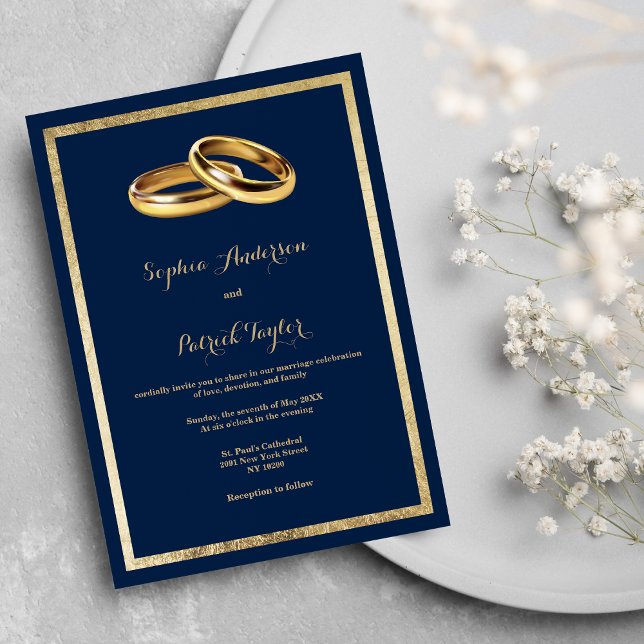 Convites Anéis de casamento elegantes modernos em azul nava (Elegant modern navy blue gold rings Wedding)